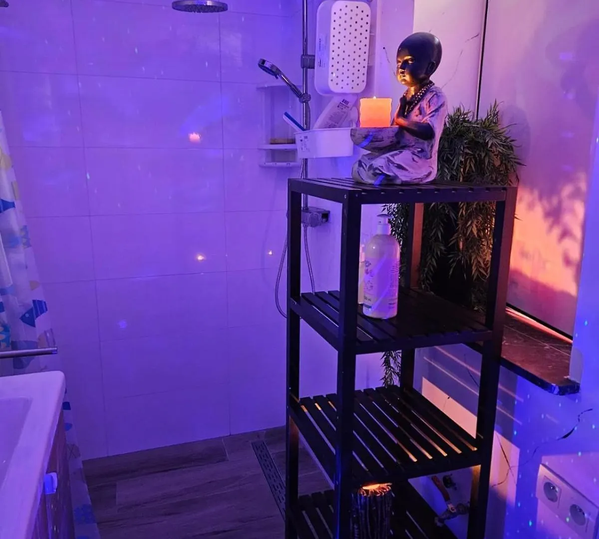 Homestay Love Zen Room Atomium Et Palais De L'Exposition Brussels Belgium